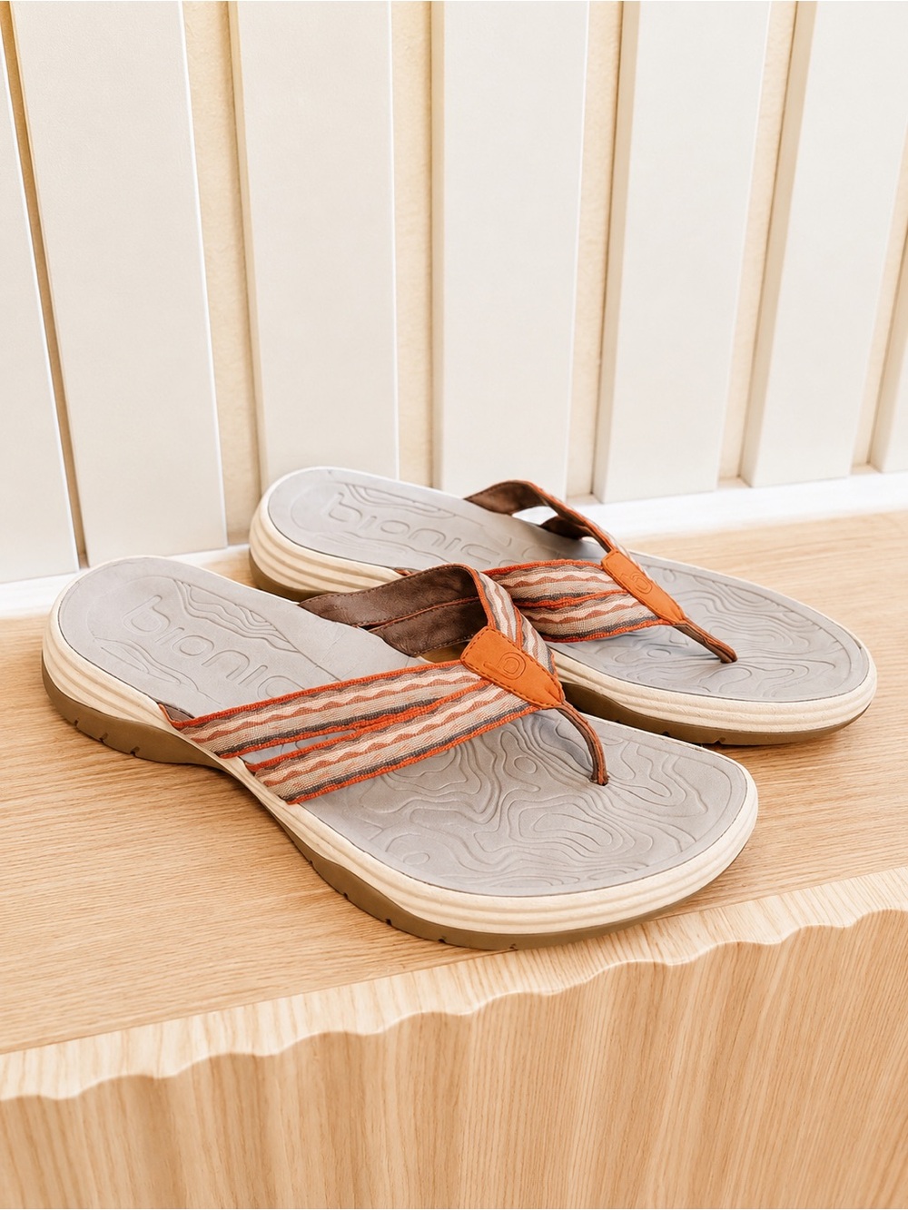 Bionica nimah flip flops Comfort Wave Orange & Brown Women’s Sandals size 11